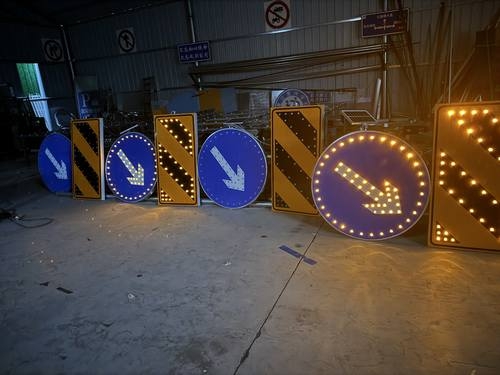 无锡无锡河南太阳能交通标牌 河南自发光交通路标牌厂家